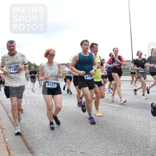 29.06.2025 - hella hamburg halbmarathon Lena Gebhardt http://msf.ph/oto/8372212 29.06.2025 10:49:00 Lombardsbrücke 11861, 2437, 13775, 2438, 11762, 10656, 10654, 1136, 1142, 1167, 1584, 2160, 2395, 2437, 2438, 2541, 2713, 2716, 2792, 2927, 3070, 3086, 3215, 3232, 3253, 4403, 4525, 4527, 5010, 5118, 5463, 5479, 5480, 5551, 6015, 6437, 6566, 6979, 7062, 7203, 7931, 7936, 7947, 7948, 8549, 8719, 8760, 9245, 9341, 9359, 9552, 9787, 10033, 10038, 10081, 10130, 10204, 10366, 10479, 10524, 10654, 10656, 10782, 10785, 11000, 11031, 11192, 11364, 11365, 13814, 13845, 16498, 16499, 16701 meine-sportfotos.de