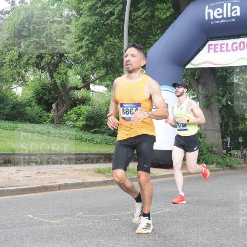 29.06.2025 - hella hamburg halbmarathon KatJ http://msf.ph/oto/8372216 29.06.2025 10:23:49 Zwischen KM18-KM19 1217, 7884, 7972 meine-sportfotos.de