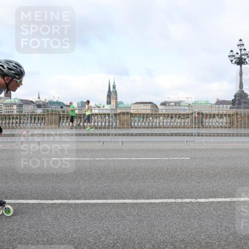 29.06.2025 - hella hamburg halbmarathon Lena Gebhardt http://msf.ph/oto/8372224 29.06.2025 08:50:44 Lombardsbrücke 474 meine-sportfotos.de