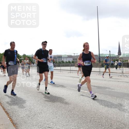 29.06.2025 - hella hamburg halbmarathon Lena Gebhardt http://msf.ph/oto/8372240 29.06.2025 10:39:46 Lombardsbrücke 7379, 13178, 7199, 1058, 1076, 1586, 1856, 1883, 1899, 2313, 2578, 2888, 2976, 3046, 3275, 3353, 3882, 3883, 3884, 4298, 4603, 4609, 4752, 4855, 5045, 5229, 5654, 5701, 5877, 5901, 6321, 6342, 6343, 6427, 6428, 6698, 6719, 6726, 6739, 6748, 7045, 7053, 7125, 7199, 7429, 7455, 7456, 7501, 7524, 7684, 8107, 8203, 8612, 8995, 9393, 9569, 9698, 9747, 9777, 10441, 10512 meine-sportfotos.de