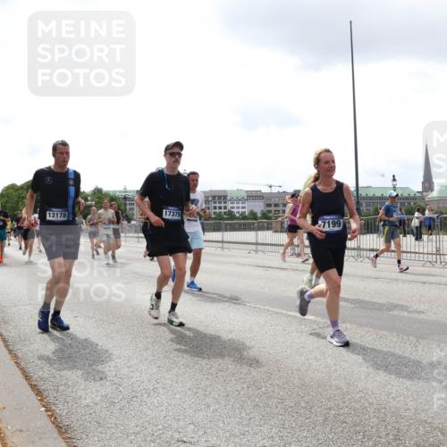 29.06.2025 - hella hamburg halbmarathon Lena Gebhardt http://msf.ph/oto/8372273 29.06.2025 10:39:46 Lombardsbrücke 13178, 17379, 7199, 1058, 1076, 1586, 1856, 1883, 1899, 2313, 2578, 2888, 2976, 3046, 3275, 3353, 3882, 3883, 3884, 4298, 4603, 4609, 4752, 4855, 5045, 5229, 5654, 5701, 5877, 5901, 6321, 6342, 6343, 6427, 6428, 6698, 6719, 6726, 6739, 6748, 7045, 7053, 7125, 7199, 7429, 7455, 7456, 7501, 7524, 7684, 8107, 8203, 8612, 8995, 9393, 9569, 9698, 9747, 9777, 10441, 10512 meine-sportfotos.de