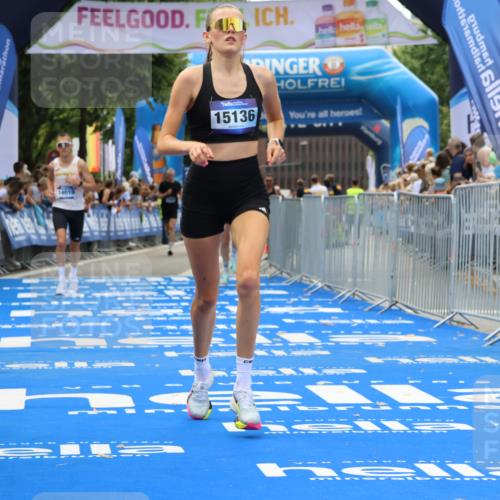 29.06.2025 - hella hamburg halbmarathon Strokosch-Dieckow http://msf.ph/oto/8372286 29.06.2025 10:27:20 Ziel 4678, 14019, 15136, 15576, 15583, 18037, 18124, 18567 meine-sportfotos.de