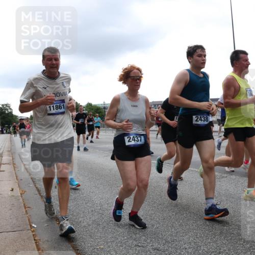 29.06.2025 - hella hamburg halbmarathon Lena Gebhardt http://msf.ph/oto/8372309 29.06.2025 10:49:00 Lombardsbrücke 11861, 2437, 2438, 1065, 1055, 1142, 1167, 1584, 2160, 2395, 2437, 2438, 2541, 2713, 2716, 2792, 2927, 3070, 3086, 3215, 3232, 3253, 4403, 4525, 4527, 5010, 5118, 5463, 5479, 5480, 5551, 6015, 6437, 6566, 6979, 7062, 7203, 7931, 7936, 7947, 7948, 8549, 8719, 8760, 9245, 9341, 9359, 9552, 9787, 10033, 10038, 10081, 10130, 10204, 10366, 10479, 10524, 10654, 10656, 10782, 10785, 11000, 11031, 11192, 11364, 11365, 13814, 13845, 16498, 16499, 16701 meine-sportfotos.de