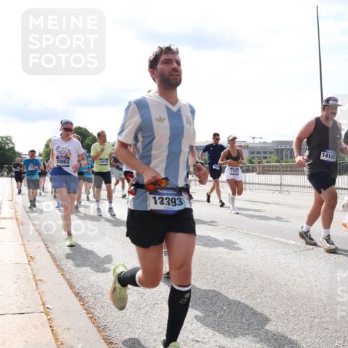 29.06.2025 - hella hamburg halbmarathon Lena Gebhardt http://msf.ph/oto/8372354 29.06.2025 10:14:59 Lombardsbrücke 10963, 10717, 13393, 11611, 14195, 17708, 14452, 1071, 1296, 1379, 1524, 1575, 1728, 1745, 2046, 2140, 2281, 2601, 2690, 2990, 3020, 3025, 3154, 3454, 3507, 3509, 3513, 3650, 3691, 3834, 3844, 4495, 4641, 5191, 5608, 5800, 5981, 5986, 6181, 6248, 6317, 6935, 7195, 7439, 7881, 8055, 8147, 8237, 8239, 8275, 8522, 8563, 8609, 8755, 8854, 9113, 9173, 9556, 9663, 9709, 9911, 9975, 10391, 10589, 10610, 10717, 10963, 11271, 11598 meine-sportfotos.de