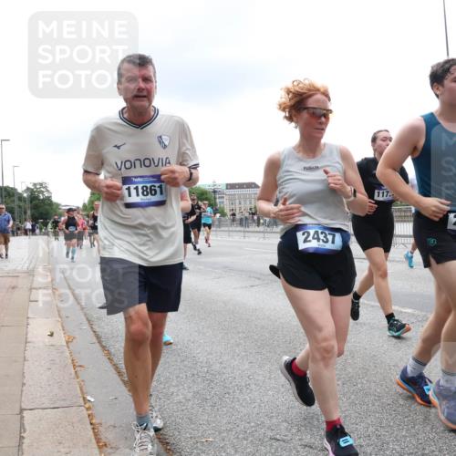 29.06.2025 - hella hamburg halbmarathon Lena Gebhardt http://msf.ph/oto/8372369 29.06.2025 10:49:00 Lombardsbrücke 11861, 2437, 117, 2438, 1142, 1167, 1584, 2160, 2395, 2437, 2438, 2541, 2713, 2716, 2792, 2927, 3070, 3086, 3215, 3232, 3253, 4403, 4525, 4527, 5010, 5118, 5463, 5479, 5480, 5551, 6015, 6437, 6566, 6979, 7062, 7203, 7931, 7936, 7947, 7948, 8549, 8719, 8760, 9245, 9341, 9359, 9552, 9787, 10033, 10038, 10081, 10130, 10204, 10366, 10479, 10524, 10654, 10656, 10782, 10785, 11000, 11031, 11192, 11364, 11365, 13814, 13845, 16498, 16499, 16701 meine-sportfotos.de