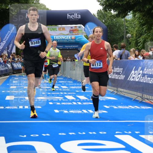 29.06.2025 - hella hamburg halbmarathon Strokosch-Dieckow http://msf.ph/oto/8372399 29.06.2025 10:49:15 Ziel 2013, 4183, 4185, 6158, 6389, 8112, 9348, 10053, 10184, 10189, 11819, 13450, 14526, 15422, 15523, 16369, 16414, 16731, 18842 meine-sportfotos.de