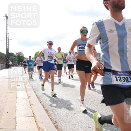 29.06.2025 - hella hamburg halbmarathon Lena Gebhardt http://msf.ph/oto/8372418 29.06.2025 10:15:00 Lombardsbrücke 10963, 7439, 10717, 103, 1, 3507, 8239, 1603, 13393, 1071, 1296, 1379, 1524, 1575, 1728, 1745, 2046, 2140, 2281, 2601, 2690, 2990, 3020, 3025, 3154, 3454, 3507, 3509, 3513, 3650, 3691, 3834, 3844, 4495, 4641, 5191, 5608, 5800, 5981, 5986, 6181, 6248, 6317, 6935, 7195, 7439, 7881, 8055, 8147, 8237, 8239, 8275, 8522, 8563, 8609, 8755, 8854, 9113, 9173, 9556, 9663, 9709, 9847, 9911, 9975, 10391, 10589, 10610, 10717, 10963, 11271, 11598 meine-sportfotos.de