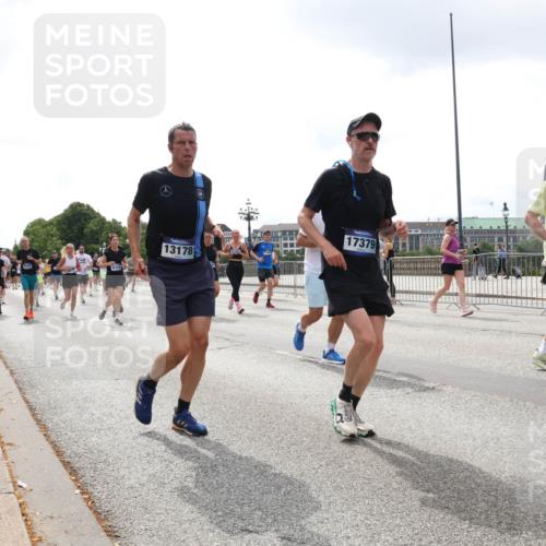 29.06.2025 - hella hamburg halbmarathon Lena Gebhardt http://msf.ph/oto/8372423 29.06.2025 10:39:47 Lombardsbrücke 13178, 17379, 7125, 1058, 1076, 1586, 1856, 1883, 1899, 2313, 2578, 2888, 2976, 3046, 3275, 3353, 3882, 3883, 3884, 4298, 4603, 4609, 4752, 4855, 5045, 5229, 5654, 5701, 5877, 5901, 6321, 6342, 6343, 6427, 6428, 6698, 6719, 6726, 6739, 6748, 6750, 7045, 7053, 7125, 7199, 7429, 7455, 7456, 7501, 7524, 7684, 8107, 8203, 8612, 8995, 9393, 9569, 9698, 9747, 9777, 10441, 10512 meine-sportfotos.de