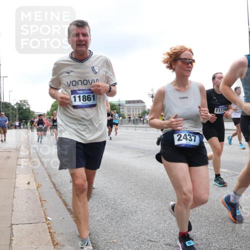 29.06.2025 - hella hamburg halbmarathon Lena Gebhardt http://msf.ph/oto/8372455 29.06.2025 10:49:00 Lombardsbrücke 11861, 11776, 2437, 62, 2438, 1142, 1167, 1584, 2160, 2395, 2437, 2438, 2541, 2713, 2716, 2792, 2927, 3070, 3086, 3215, 3232, 3253, 4403, 4525, 4527, 5010, 5118, 5463, 5479, 5480, 5551, 6015, 6437, 6566, 6979, 7062, 7203, 7931, 7936, 7947, 7948, 8549, 8719, 8760, 9245, 9341, 9359, 9552, 9787, 10033, 10038, 10081, 10130, 10204, 10366, 10479, 10524, 10654, 10656, 10782, 10785, 11000, 11031, 11192, 11364, 11365, 13814, 13845, 16498, 16499, 16701 meine-sportfotos.de