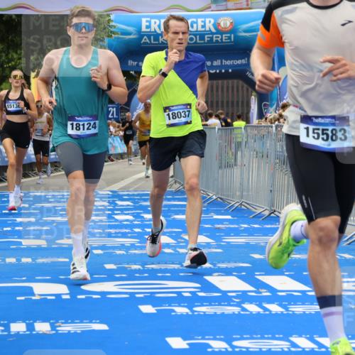 29.06.2025 - hella hamburg halbmarathon Strokosch-Dieckow http://msf.ph/oto/8372462 29.06.2025 10:27:17 Ziel 9097, 14019, 15136, 15576, 15583, 18037, 18124 meine-sportfotos.de
