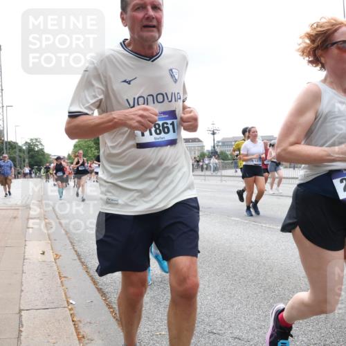 29.06.2025 - hella hamburg halbmarathon Lena Gebhardt http://msf.ph/oto/8372504 29.06.2025 10:49:00 Lombardsbrücke 1861, 13775, 2437, 1142, 1167, 1584, 2160, 2395, 2437, 2438, 2541, 2713, 2716, 2792, 2927, 3070, 3086, 3215, 3232, 3253, 4403, 4525, 4527, 5010, 5118, 5463, 5479, 5480, 5551, 6015, 6437, 6566, 6979, 7062, 7203, 7931, 7936, 7947, 7948, 8549, 8719, 8760, 9245, 9341, 9359, 9552, 9787, 10033, 10038, 10081, 10130, 10204, 10366, 10479, 10524, 10654, 10656, 10782, 10785, 11000, 11031, 11192, 11364, 11365, 13814, 13845, 16498, 16499, 16701 meine-sportfotos.de