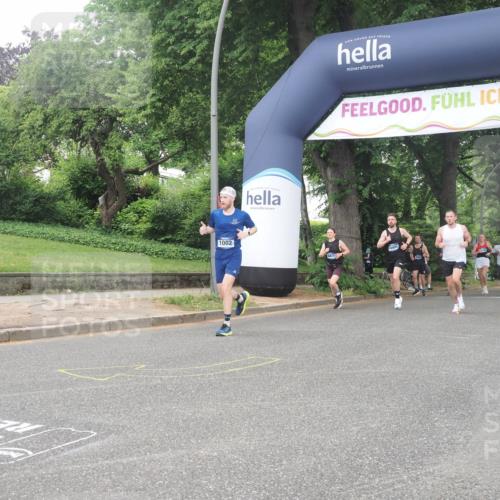 29.06.2025 - hella hamburg halbmarathon KatJ http://msf.ph/oto/8372515 29.06.2025 10:23:52 Zwischen KM18-KM19 1002, 1644, 7884 meine-sportfotos.de