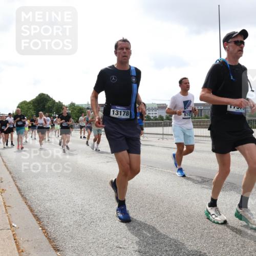 29.06.2025 - hella hamburg halbmarathon Lena Gebhardt http://msf.ph/oto/8372536 29.06.2025 10:39:47 Lombardsbrücke 13178, 9747, 1058, 1076, 1586, 1856, 1883, 1899, 2313, 2578, 2888, 2976, 3046, 3275, 3353, 3882, 3883, 3884, 4298, 4603, 4609, 4752, 4855, 5045, 5229, 5654, 5701, 5877, 5901, 6321, 6342, 6343, 6427, 6428, 6698, 6719, 6726, 6739, 6748, 6750, 7045, 7053, 7125, 7199, 7429, 7455, 7456, 7501, 7524, 7684, 8107, 8203, 8612, 8995, 9393, 9569, 9698, 9747, 9777, 10441, 10512 meine-sportfotos.de