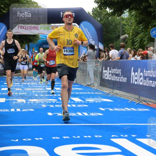 29.06.2025 - hella hamburg halbmarathon Strokosch-Dieckow http://msf.ph/oto/8372557 29.06.2025 10:49:14 Ziel 2013, 4183, 4185, 6158, 6389, 8112, 9348, 10053, 10184, 10189, 11819, 13450, 14526, 15422, 15523, 16369, 16414, 16731, 17173, 18598, 18842 meine-sportfotos.de