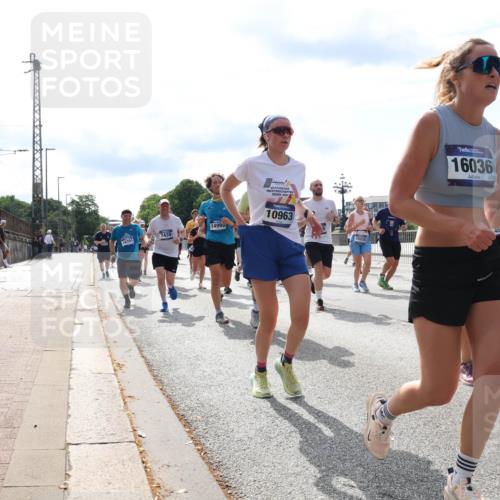 29.06.2025 - hella hamburg halbmarathon Lena Gebhardt http://msf.ph/oto/8372559 29.06.2025 10:15:00 Lombardsbrücke 2021, 7439, 14995, 10963, 16036, 1071, 1296, 1379, 1524, 1575, 1728, 1745, 2046, 2140, 2281, 2601, 2690, 2990, 3020, 3025, 3154, 3454, 3507, 3509, 3513, 3650, 3691, 3834, 3844, 4495, 4641, 5191, 5608, 5800, 5981, 5986, 6181, 6248, 6317, 6935, 7195, 7439, 7881, 8055, 8147, 8237, 8239, 8275, 8522, 8563, 8609, 8755, 8854, 9113, 9173, 9556, 9663, 9709, 9847, 9911, 9975, 10391, 10589, 10610, 10717, 10963, 11271, 11598 meine-sportfotos.de