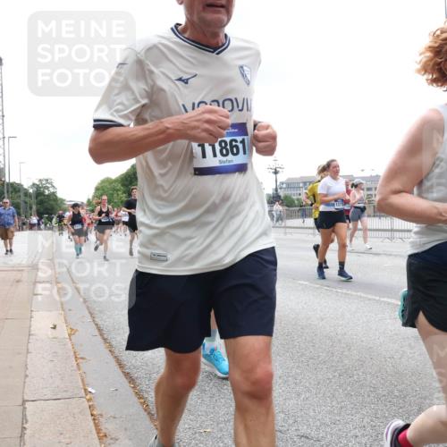 29.06.2025 - hella hamburg halbmarathon Lena Gebhardt http://msf.ph/oto/8372566 29.06.2025 10:49:01 Lombardsbrücke 11861, 13775, 2437, 1142, 1167, 1584, 2160, 2395, 2437, 2438, 2541, 2713, 2716, 2792, 2927, 3070, 3086, 3215, 3232, 3253, 4403, 4525, 4527, 5010, 5118, 5463, 5479, 5480, 5551, 6015, 6437, 6566, 6979, 7062, 7203, 7931, 7936, 7947, 7948, 8549, 8719, 8760, 9245, 9341, 9359, 9552, 9787, 10033, 10038, 10081, 10130, 10204, 10366, 10479, 10524, 10654, 10656, 10782, 10785, 11000, 11031, 11192, 11364, 11365, 13814, 13845, 16498, 16499, 16701 meine-sportfotos.de