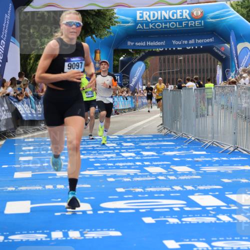 29.06.2025 - hella hamburg halbmarathon Strokosch-Dieckow http://msf.ph/oto/8372693 29.06.2025 10:27:13 Ziel 9097, 15136, 15583, 18037, 18124 meine-sportfotos.de