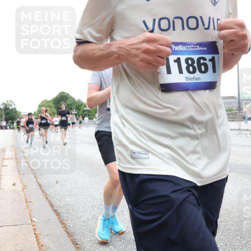 29.06.2025 - hella hamburg halbmarathon Lena Gebhardt http://msf.ph/oto/8372712 29.06.2025 10:49:01 Lombardsbrücke 11861, 1, 1142, 1167, 1584, 2160, 2395, 2437, 2438, 2541, 2713, 2716, 2792, 2927, 3070, 3086, 3215, 3232, 3253, 4403, 4525, 4527, 5010, 5118, 5463, 5479, 5480, 5551, 6015, 6437, 6566, 6979, 7062, 7203, 7931, 7936, 7947, 7948, 8549, 8719, 8760, 9245, 9341, 9359, 9552, 9787, 10033, 10038, 10081, 10130, 10204, 10366, 10479, 10524, 10654, 10656, 10782, 10785, 11000, 11031, 11192, 11364, 11365, 13814, 13845, 16498, 16499, 16701 meine-sportfotos.de