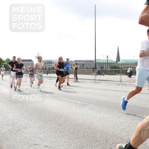 29.06.2025 - hella hamburg halbmarathon Lena Gebhardt http://msf.ph/oto/8372718 29.06.2025 10:39:48 Lombardsbrücke 16869, 5045, 1912, 6428, 1058, 1076, 1586, 1883, 1899, 2313, 2578, 2866, 2888, 2976, 3046, 3353, 3882, 3883, 3884, 4298, 4471, 4603, 4609, 4752, 4855, 5045, 5229, 5654, 5701, 5877, 5901, 6097, 6321, 6342, 6343, 6427, 6428, 6698, 6719, 6726, 6739, 6748, 6750, 7045, 7053, 7125, 7199, 7429, 7455, 7456, 7501, 7524, 7684, 8107, 8203, 8612, 8995, 9393, 9569, 9698, 9747, 9777, 10441, 10512 meine-sportfotos.de