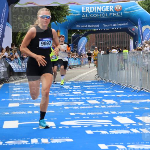 29.06.2025 - hella hamburg halbmarathon Strokosch-Dieckow http://msf.ph/oto/8372722 29.06.2025 10:27:13 Ziel 9097, 15136, 15583, 18037, 18124 meine-sportfotos.de