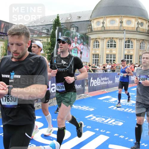 29.06.2025 - hella hamburg halbmarathon Michael Strokosch http://msf.ph/oto/8372757 29.06.2025 10:58:54 Ziel 2159, 2488, 2840, 3859, 4632, 4833, 5277, 5885, 6720, 8807, 9156, 9353, 10268, 10539, 10788, 12734, 14673, 14965, 17405, 17630, 17931, 18180, 18232, 18954 meine-sportfotos.de