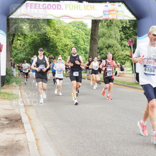 29.06.2025 - hella hamburg halbmarathon MichiJ http://msf.ph/oto/8372766 29.06.2025 10:44:55 Zwischen KM18-KM19 2282, 2806, 2840, 2907, 5341, 6104, 6595, 7856, 12495, 13664, 13880, 15145, 16113, 16517, 16910, 17531, 17782, 17827 meine-sportfotos.de