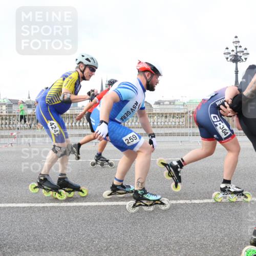 29.06.2025 - hella hamburg halbmarathon Lena Gebhardt http://msf.ph/oto/8372794 29.06.2025 08:50:45 Lombardsbrücke 424, 259, 304, 385 meine-sportfotos.de