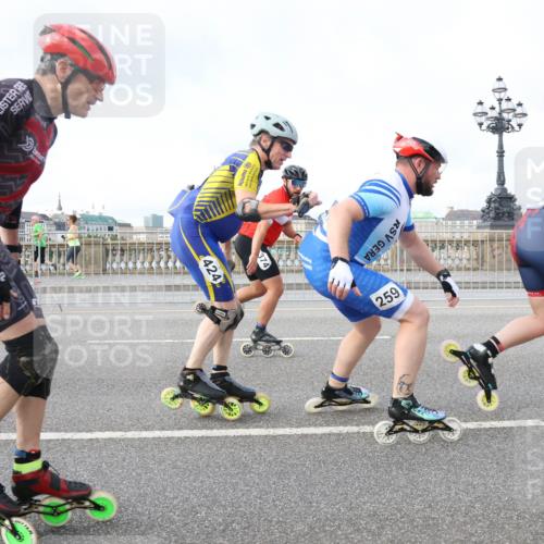 29.06.2025 - hella hamburg halbmarathon Lena Gebhardt http://msf.ph/oto/8372820 29.06.2025 08:50:45 Lombardsbrücke 424, 374, 259, 304 meine-sportfotos.de