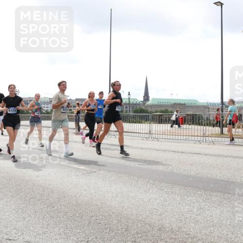 29.06.2025 - hella hamburg halbmarathon Lena Gebhardt http://msf.ph/oto/8372828 29.06.2025 10:39:49 Lombardsbrücke 1071, 6428, 701, 17407, 1918, 2976, 1058, 1076, 1291, 1586, 1691, 1899, 2313, 2578, 2866, 2888, 2976, 3046, 3353, 3882, 3883, 3884, 4298, 4471, 4603, 4609, 4752, 4855, 5045, 5229, 5654, 5701, 5877, 5901, 6097, 6321, 6342, 6343, 6427, 6428, 6698, 6719, 6726, 6739, 6748, 6750, 6890, 7045, 7053, 7125, 7199, 7429, 7455, 7456, 7501, 7684, 8107, 8203, 8612, 8995, 9569, 9698, 9747, 9777, 10441, 10512 meine-sportfotos.de