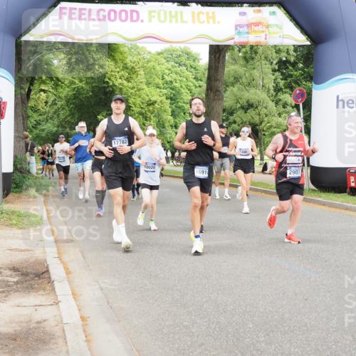 29.06.2025 - hella hamburg halbmarathon MichiJ http://msf.ph/oto/8372848 29.06.2025 10:44:55 Zwischen KM18-KM19 2282, 2806, 2840, 2907, 5341, 6104, 6595, 7856, 12495, 13664, 13880, 15145, 16113, 16517, 16910, 17531, 17782, 17827 meine-sportfotos.de
