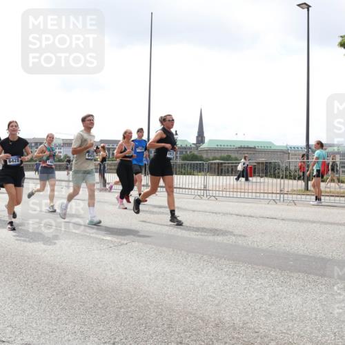 29.06.2025 - hella hamburg halbmarathon Lena Gebhardt http://msf.ph/oto/8372857 29.06.2025 10:39:49 Lombardsbrücke 17407, 107, 642, 191, 6428, 152, 1058, 1076, 1291, 1586, 1691, 1899, 2313, 2578, 2866, 2888, 2976, 3046, 3353, 3882, 3883, 3884, 4298, 4471, 4603, 4609, 4752, 4855, 5045, 5229, 5654, 5701, 5877, 5901, 6097, 6321, 6342, 6343, 6427, 6428, 6698, 6719, 6726, 6739, 6748, 6750, 6890, 7045, 7053, 7125, 7199, 7429, 7455, 7456, 7501, 7684, 8107, 8203, 8612, 8995, 9569, 9698, 9747, 9777, 10441, 10512 meine-sportfotos.de