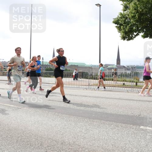 29.06.2025 - hella hamburg halbmarathon Lena Gebhardt http://msf.ph/oto/8372887 29.06.2025 10:39:49 Lombardsbrücke 10714, 5428, 14882, 6427, 1912, 1058, 1076, 1291, 1586, 1691, 1899, 2313, 2578, 2866, 2888, 2976, 3046, 3353, 3882, 3883, 3884, 4298, 4471, 4603, 4609, 4752, 4855, 5045, 5229, 5654, 5701, 5877, 5901, 6097, 6321, 6342, 6343, 6427, 6428, 6698, 6719, 6726, 6739, 6748, 6750, 6890, 7045, 7053, 7125, 7199, 7429, 7455, 7456, 7501, 7684, 8107, 8203, 8612, 8995, 9569, 9698, 9747, 9777, 10441, 10512 meine-sportfotos.de