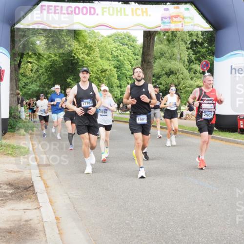 29.06.2025 - hella hamburg halbmarathon MichiJ http://msf.ph/oto/8372889 29.06.2025 10:44:56 Zwischen KM18-KM19 2282, 2806, 2840, 2907, 3251, 5341, 6104, 7856, 10020, 13287, 13664, 13880, 14914, 15145, 16113, 16517, 16910, 17531, 17782 meine-sportfotos.de