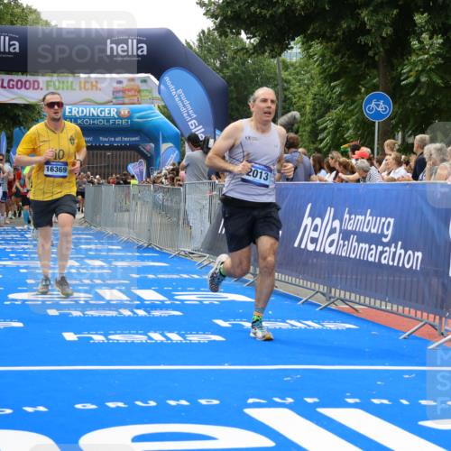 29.06.2025 - hella hamburg halbmarathon Strokosch-Dieckow http://msf.ph/oto/8372891 29.06.2025 10:49:13 Ziel 2013, 4183, 4185, 4832, 6158, 6389, 8112, 9348, 10053, 10184, 10189, 11819, 13450, 14526, 15422, 15523, 16369, 16414, 16731, 17173, 18598, 18842 meine-sportfotos.de