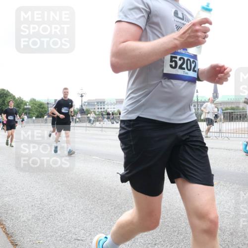 29.06.2025 - hella hamburg halbmarathon Lena Gebhardt http://msf.ph/oto/8372893 29.06.2025 10:49:01 Lombardsbrücke 11000, 5202, 1142, 1167, 1584, 2160, 2395, 2437, 2438, 2541, 2713, 2716, 2792, 2927, 3070, 3086, 3215, 3232, 3253, 4403, 4525, 4527, 5010, 5118, 5463, 5479, 5480, 5551, 6015, 6437, 6566, 6979, 7062, 7203, 7931, 7936, 7947, 7948, 8549, 8719, 8760, 9245, 9341, 9359, 9552, 9787, 10033, 10038, 10081, 10130, 10204, 10366, 10479, 10524, 10654, 10656, 10782, 10785, 11000, 11031, 11192, 11364, 11365, 13814, 13845, 16498, 16499, 16701 meine-sportfotos.de