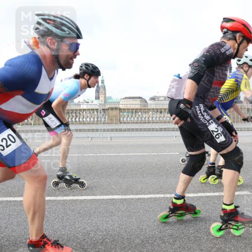 29.06.2025 - hella hamburg halbmarathon Lena Gebhardt http://msf.ph/oto/8372905 29.06.2025 08:50:46 Lombardsbrücke 4444, 188, 443, 520, 26, 2 meine-sportfotos.de