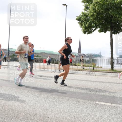 29.06.2025 - hella hamburg halbmarathon Lena Gebhardt http://msf.ph/oto/8372947 29.06.2025 10:39:50 Lombardsbrücke 10714, 6428, 14882, 642, 1058, 1076, 1291, 1586, 1691, 1899, 2313, 2578, 2866, 2888, 2976, 3046, 3353, 3882, 3883, 3884, 4298, 4471, 4603, 4609, 4752, 4855, 5045, 5229, 5654, 5701, 5877, 5901, 6097, 6321, 6342, 6343, 6427, 6428, 6698, 6719, 6726, 6739, 6748, 6750, 6890, 7045, 7053, 7125, 7199, 7429, 7455, 7456, 7501, 7684, 8107, 8203, 8612, 8995, 9569, 9698, 9747, 9777, 10441, 10512 meine-sportfotos.de