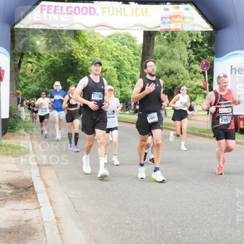 29.06.2025 - hella hamburg halbmarathon MichiJ http://msf.ph/oto/8372964 29.06.2025 10:44:56 Zwischen KM18-KM19 2282, 2806, 2840, 2907, 3251, 5341, 6104, 7856, 10020, 13287, 13664, 13880, 14914, 15145, 16113, 16517, 16910, 17531, 17782 meine-sportfotos.de