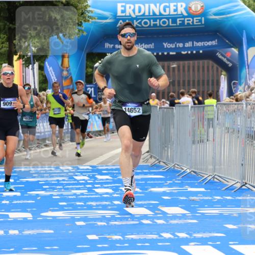 29.06.2025 - hella hamburg halbmarathon Strokosch-Dieckow http://msf.ph/oto/8372967 29.06.2025 10:27:10 Ziel 9097, 15583, 18037, 18124 meine-sportfotos.de