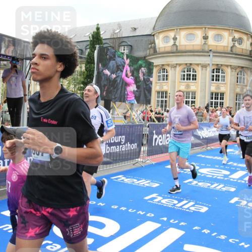 29.06.2025 - hella hamburg halbmarathon Michael Strokosch http://msf.ph/oto/8372975 29.06.2025 10:58:58 Ziel 2159, 3859, 4632, 4833, 5885, 6438, 6860, 7223, 8807, 9156, 9353, 10268, 10518, 10788, 10915, 12734, 12735, 13654, 14673, 17531, 17810, 17931, 18180, 18833, 19002, 19003 meine-sportfotos.de