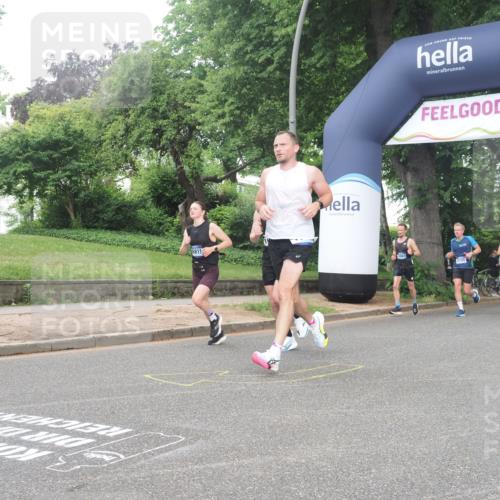 29.06.2025 - hella hamburg halbmarathon KatJ http://msf.ph/oto/8372981 29.06.2025 10:23:54 Zwischen KM18-KM19 1002, 1644, 8395 meine-sportfotos.de