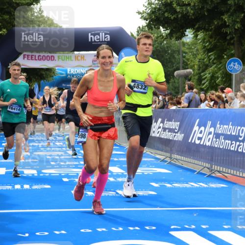 29.06.2025 - hella hamburg halbmarathon Strokosch-Dieckow http://msf.ph/oto/8372987 29.06.2025 10:49:07 Ziel 2013, 4832, 4847, 4890, 6389, 7297, 8112, 8302, 8821, 10184, 13614, 15523, 16369, 16414, 16627, 16731, 17173, 17632, 18598, 18842 meine-sportfotos.de