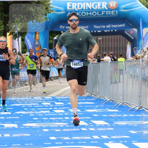 29.06.2025 - hella hamburg halbmarathon Strokosch-Dieckow http://msf.ph/oto/8372996 29.06.2025 10:27:10 Ziel 9097, 15583, 18037, 18124 meine-sportfotos.de