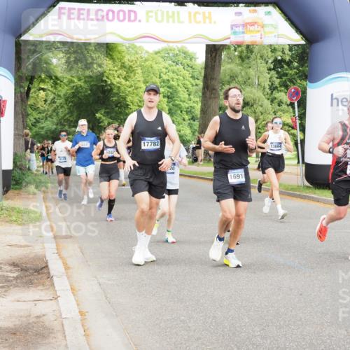 29.06.2025 - hella hamburg halbmarathon MichiJ http://msf.ph/oto/8373004 29.06.2025 10:44:56 Zwischen KM18-KM19 2282, 2806, 2840, 2907, 3251, 5341, 6104, 7856, 10020, 13287, 13664, 13880, 14914, 15145, 16113, 16517, 16910, 17531, 17782 meine-sportfotos.de