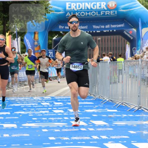 29.06.2025 - hella hamburg halbmarathon Strokosch-Dieckow http://msf.ph/oto/8373025 29.06.2025 10:27:10 Ziel 9097, 15583, 18037, 18124 meine-sportfotos.de
