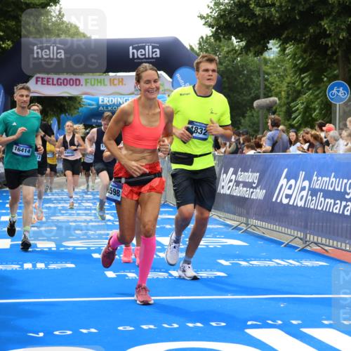 29.06.2025 - hella hamburg halbmarathon Strokosch-Dieckow http://msf.ph/oto/8373030 29.06.2025 10:49:07 Ziel 2013, 4832, 4847, 4890, 6389, 7297, 8112, 8302, 8821, 10184, 13614, 15523, 16369, 16414, 16627, 16731, 17173, 17632, 18598, 18842 meine-sportfotos.de
