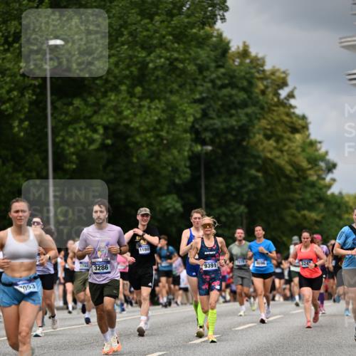 29.06.2025 - hella hamburg halbmarathon Dr. Thomas Lammeyer http://msf.ph/oto/8373036 29.06.2025 10:42:13 Kennedybrücke 1475, 1578, 1985, 2124, 2853, 3010, 3246, 3286, 3880, 4414, 5139, 5875, 6697, 6955, 7321, 7629, 8539, 8696, 8811, 9391, 9524, 9894, 10025, 10146, 10506, 11087, 11152, 11164 meine-sportfotos.de