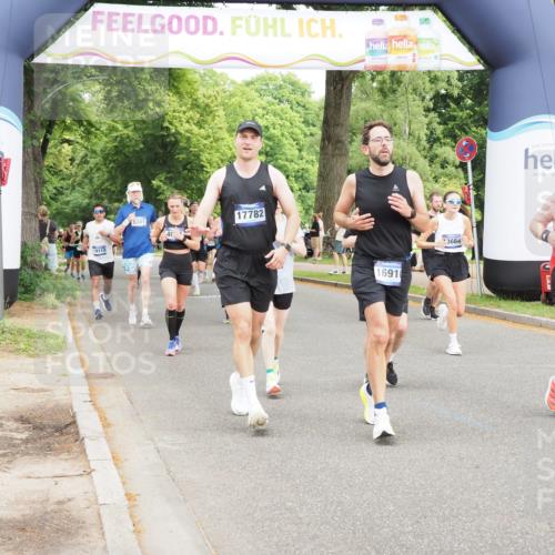 29.06.2025 - hella hamburg halbmarathon MichiJ http://msf.ph/oto/8373038 29.06.2025 10:44:56 Zwischen KM18-KM19 2282, 2806, 2840, 2907, 3251, 5341, 6104, 7856, 10020, 13287, 13664, 13880, 14914, 15145, 16113, 16517, 16910, 17531, 17782 meine-sportfotos.de