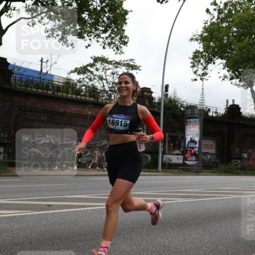 29.06.2025 - hella hamburg halbmarathon Yannick Fuchs http://msf.ph/oto/8373051 29.06.2025 10:53:48 20KM 1019, 1544, 2780, 3169, 3780, 4238, 4379, 4796, 4986, 6327, 6470, 7259, 7824, 8030, 8326, 8481, 8807, 9741, 9985, 10281, 10301, 10488, 11018, 11114, 11158, 11159, 11250, 11757, 12406, 12422, 12446, 12779, 13036, 13706, 14471, 15083, 15525, 15673, 15785, 15914, 16227, 16530, 16754, 16915, 17304, 17860, 18130, 18377, 18624, 18855, 19178 meine-sportfotos.de