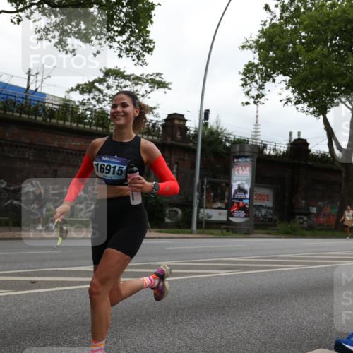 29.06.2025 - hella hamburg halbmarathon Yannick Fuchs http://msf.ph/oto/8373056 29.06.2025 10:53:48 20KM 1019, 1544, 2780, 3169, 3780, 4238, 4379, 4796, 4986, 6327, 6470, 7259, 7824, 8030, 8326, 8481, 8807, 9741, 9985, 10281, 10301, 10488, 11018, 11114, 11158, 11159, 11250, 11757, 12406, 12422, 12446, 12779, 13036, 13706, 14471, 15083, 15525, 15673, 15785, 15914, 16227, 16530, 16754, 16915, 17304, 17860, 18130, 18377, 18624, 18855, 19178 meine-sportfotos.de